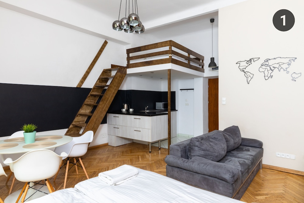 Studio Suite, Mezzanine