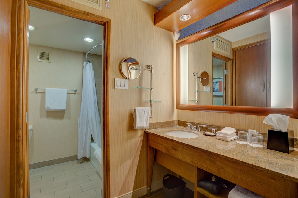 Room, 2 Queen Beds (Mobility Accessible, Tub) photo 2