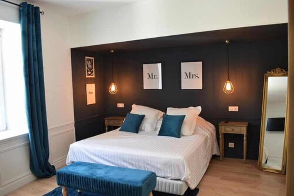 Double Room (Saint-Exupery)