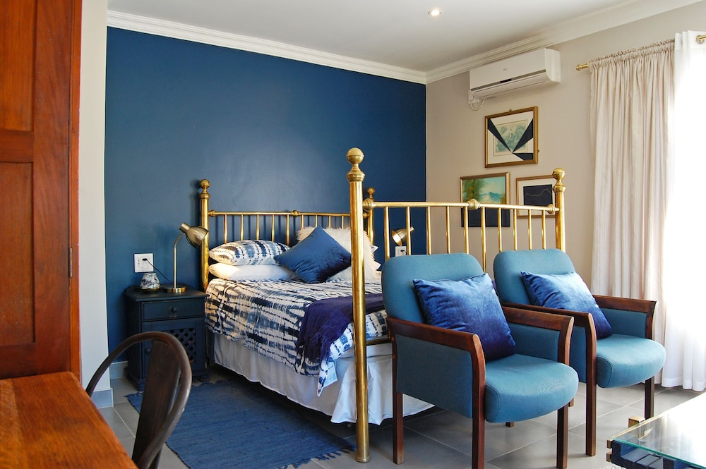 Room (Blue)