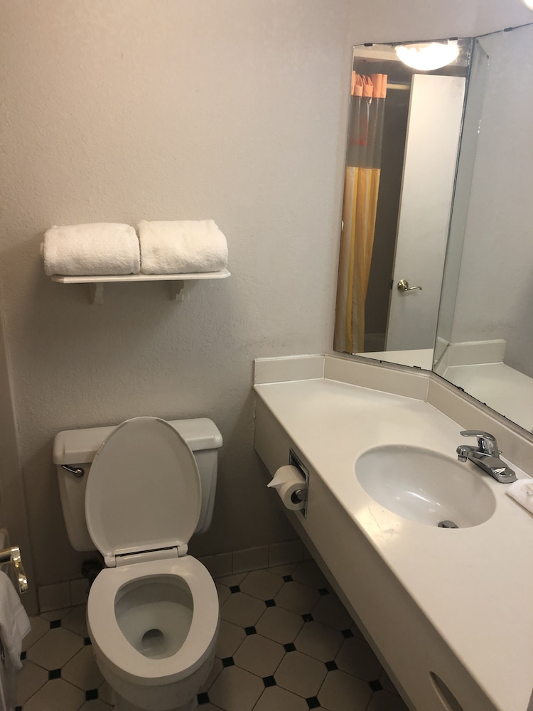 Executive Room, 2 Queen Beds, Non Smoking, Pool View - Photo 7