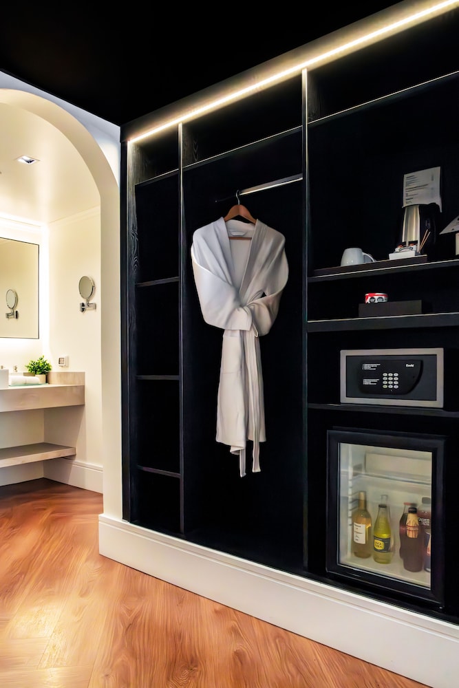 Standard Twin Room - Photo 3