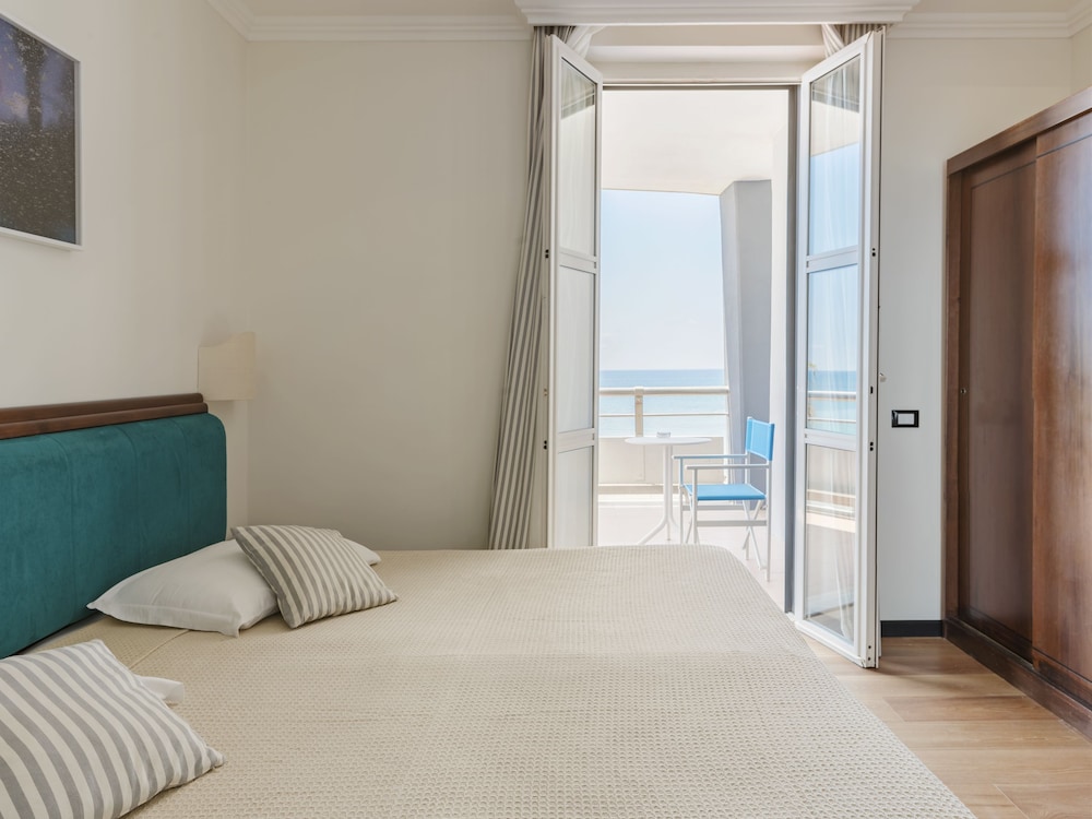 Luxury Room, Balcony, Sea View photo 2