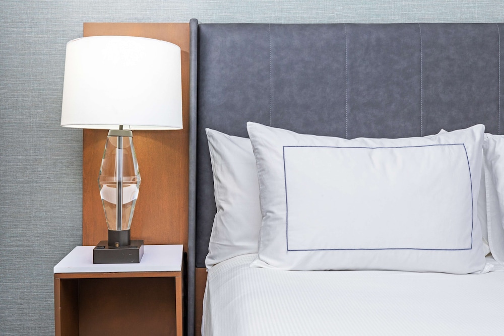 Suite, 1 King Bed, Non Smoking photo 3