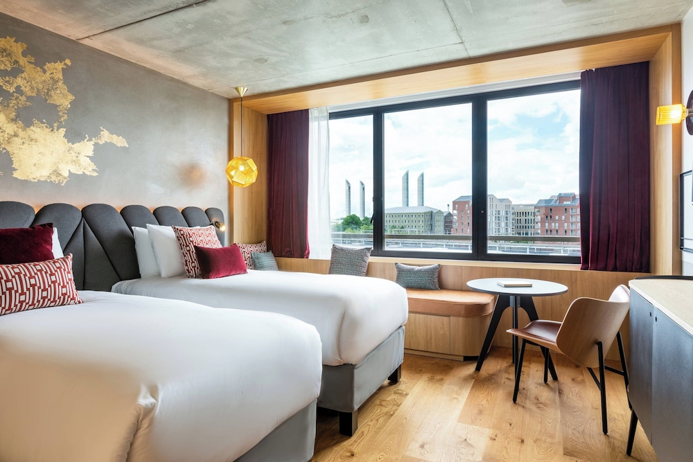 Room, 2 Twin Beds (La Muse City View) photo 3