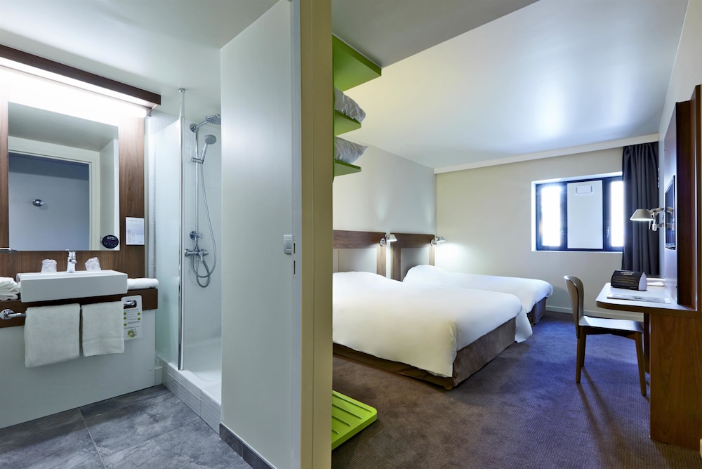 Standard Room, Multiple Beds photo 1