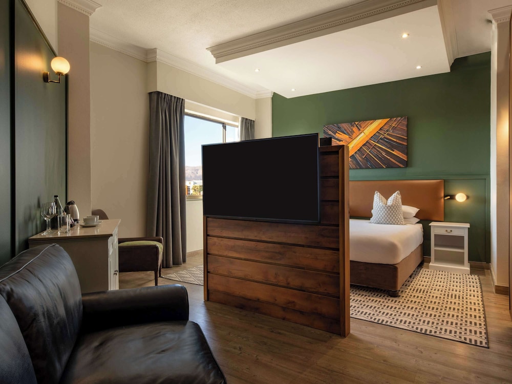 Deluxe Room, 1 King Bed - Photo 2