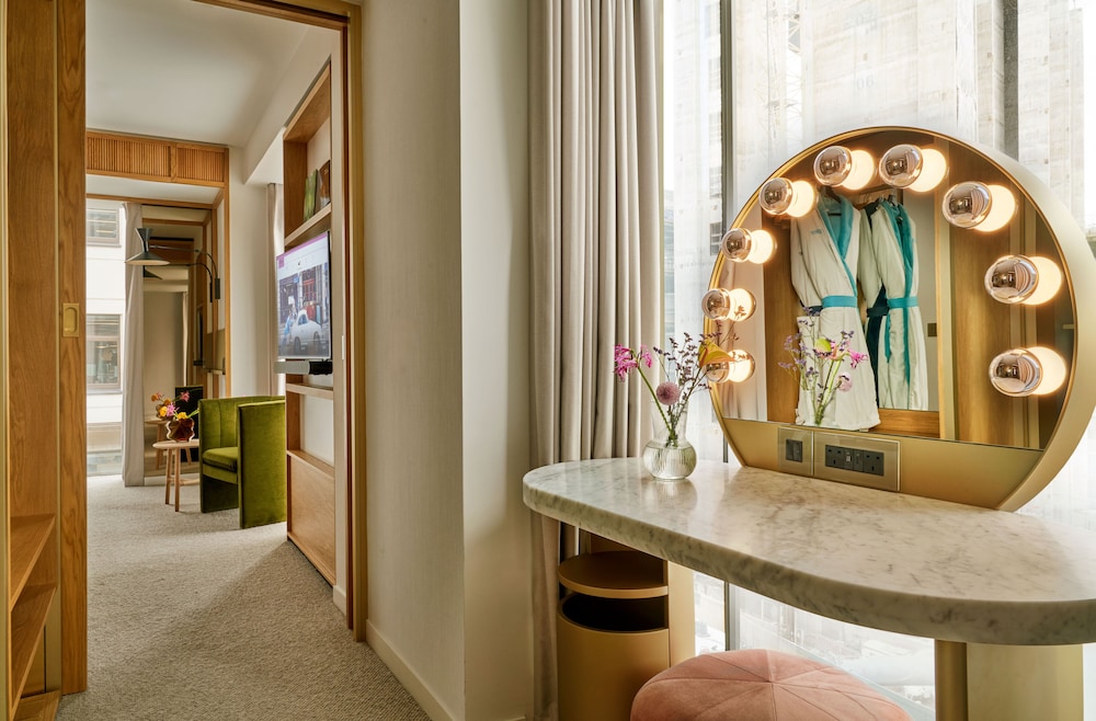Henrietta Suite