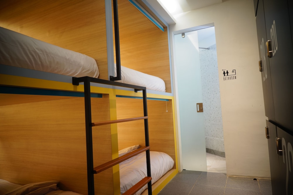 Mixed Double Bed Capsule (2 Adults) photo 1