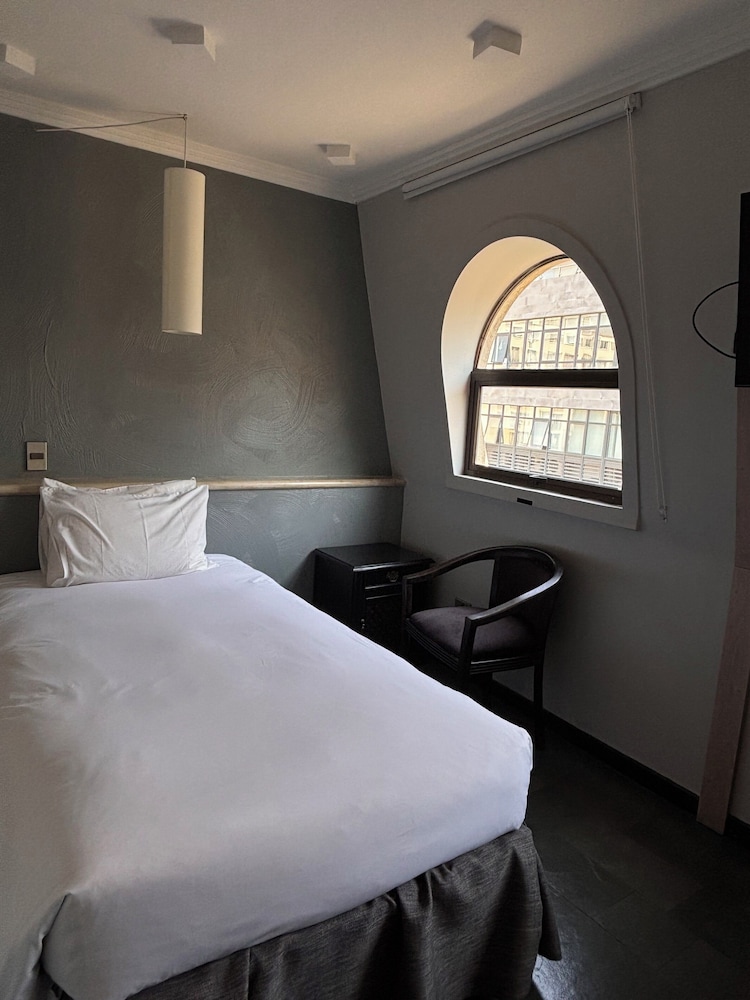 Basic Single Room - Photo 3