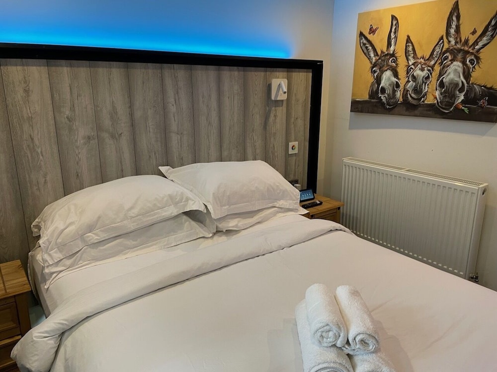 Premium Suite, 2 Bedrooms, Hot Tub, Lake View photo 3