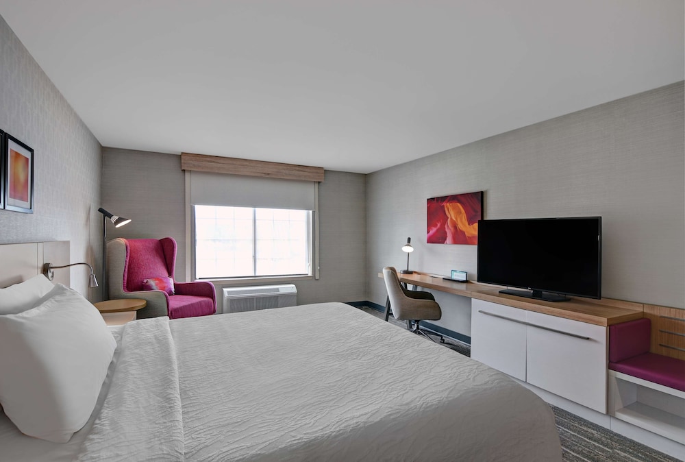 Room, 1 King Bed, Accessible - Photo 2