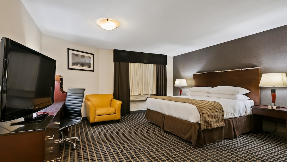 Standard Room, 1 Queen Bed, Non Smoking, Refrigerator & Microwave (Walk-in Shower) - Photo 5
