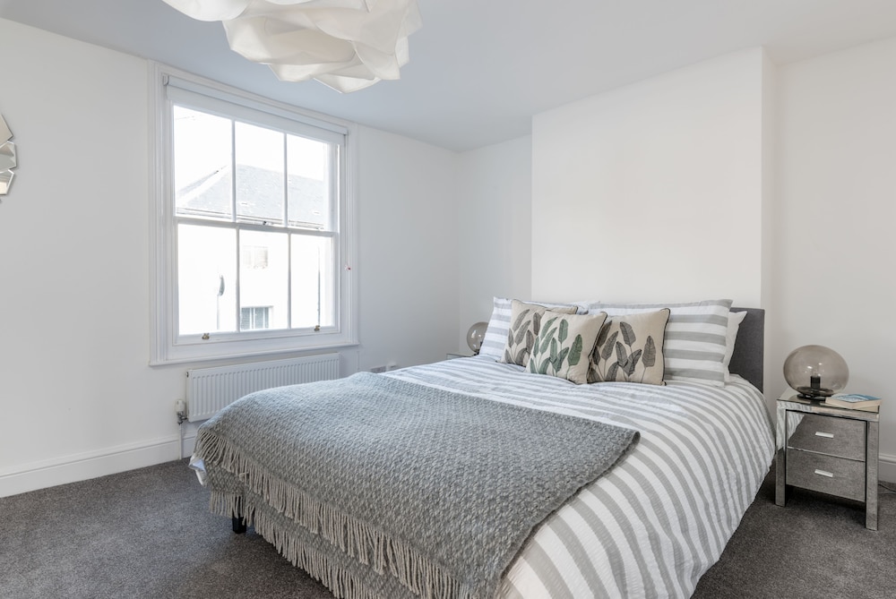 Design House, 4 Bedrooms, City View photo 2