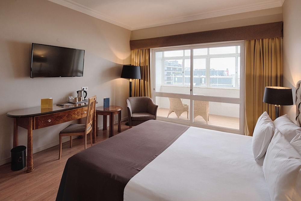 Superior Room, 1 Queen Bed, Balcony, Sea View - Photo 6
