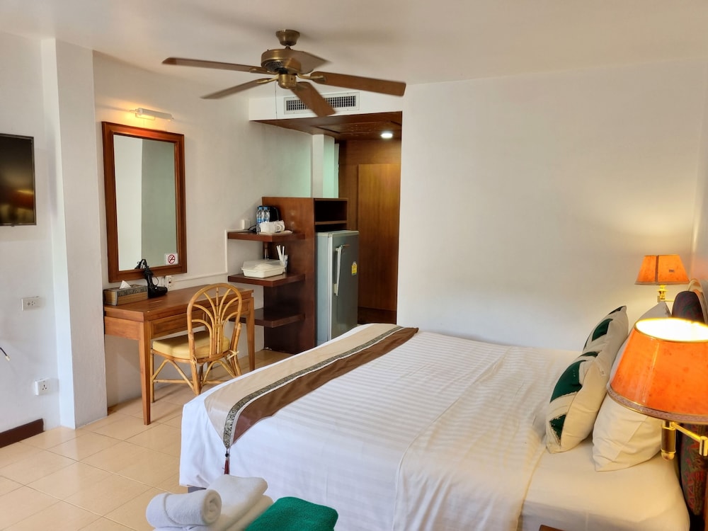 Deluxe Room, Pool View