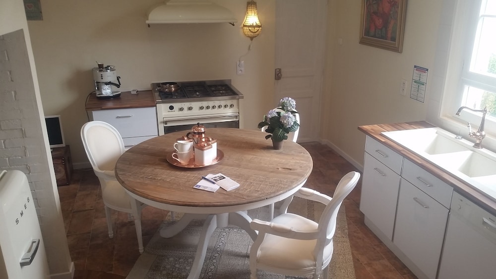 Deluxe Suite, 1 Double Bed, Kitchenette, River View photo 2