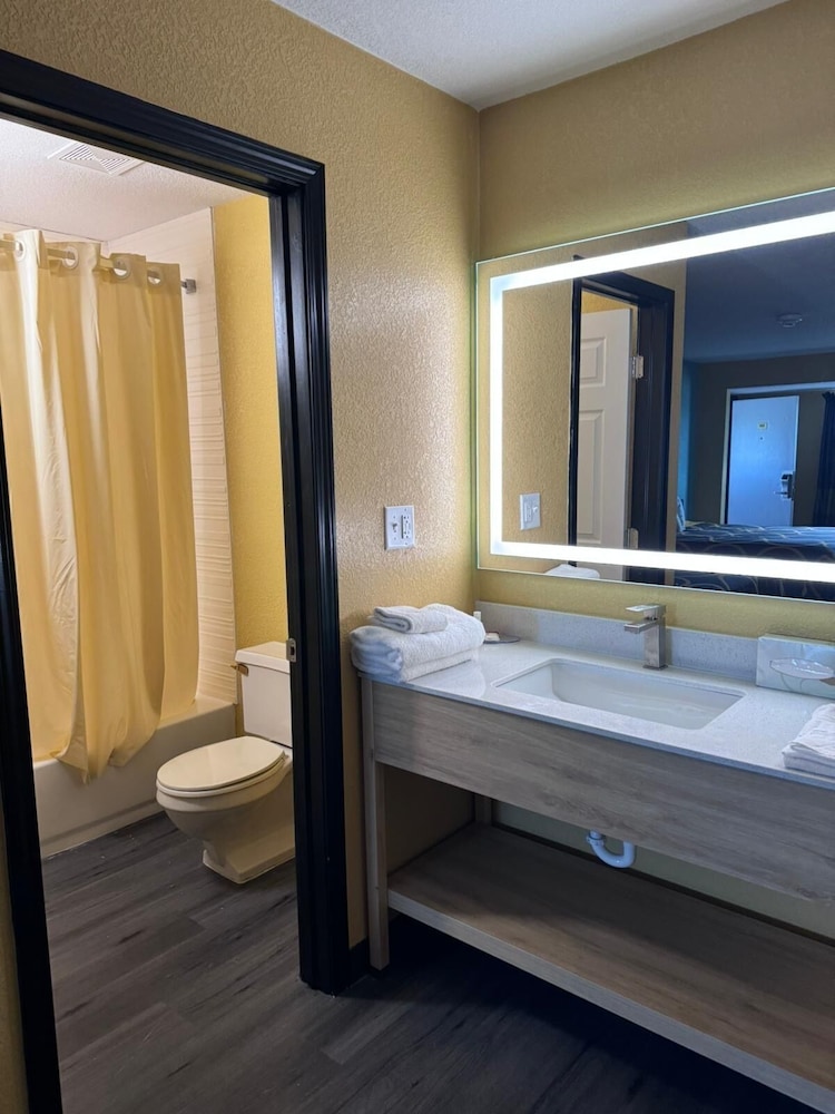 Room, Multiple Beds - Photo 3