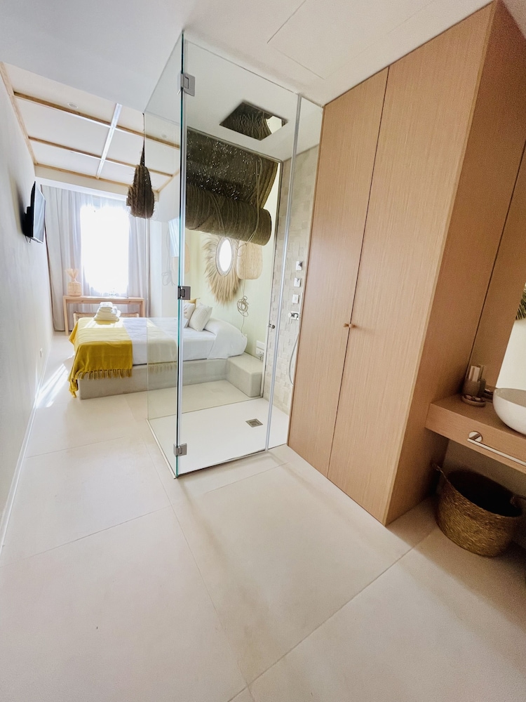 Superior Room, City View - Photo 16