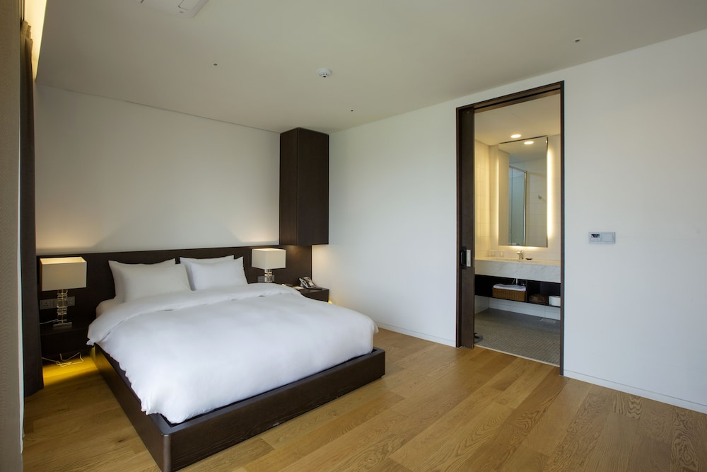 Royal Suite, Garden Area photo 2