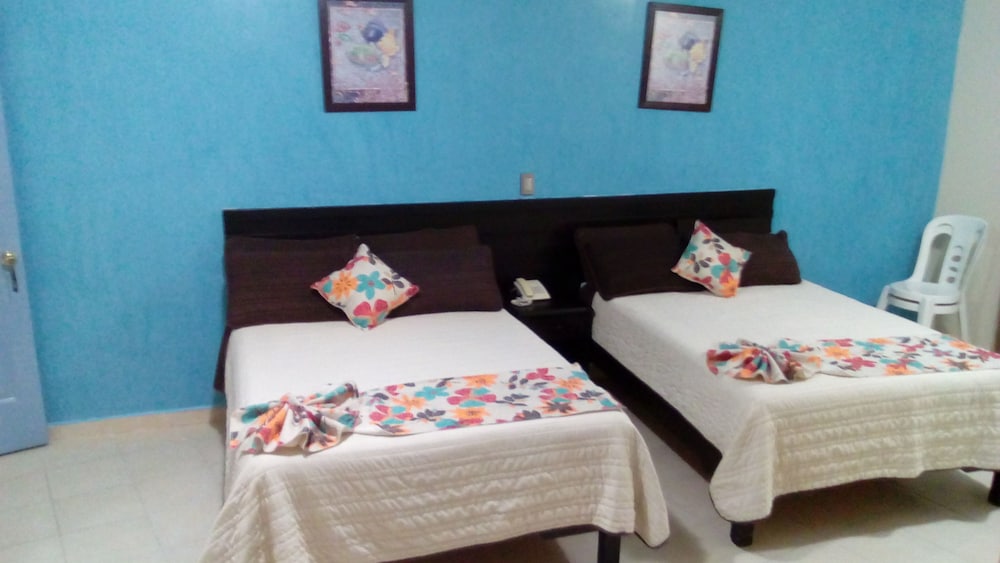 Room, 2 Queen Beds, Balcony, City View photo 1
