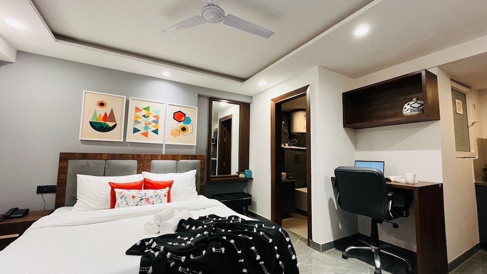 Basic Single Room, Balcony, City View