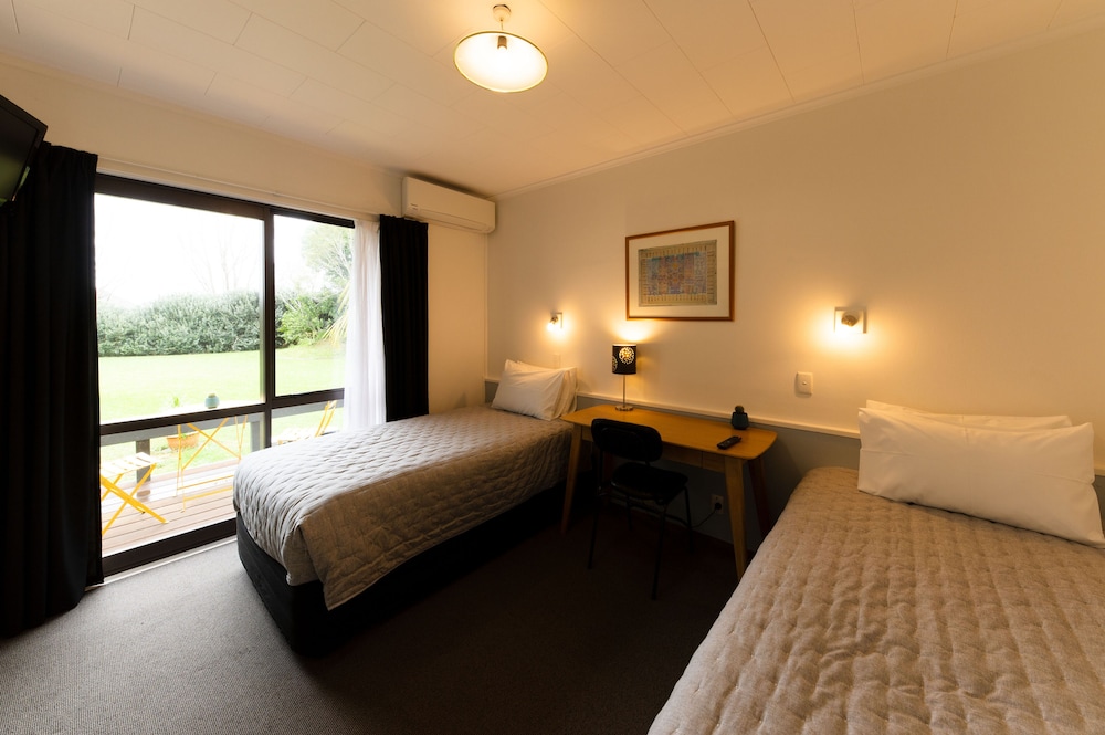 Standard Studio, 2 Twin Beds, Non Smoking - Photo 2