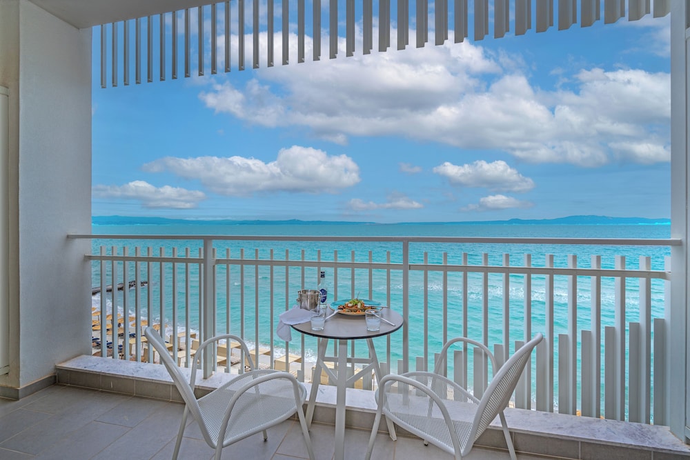 Premium Double Room, Sea Front - Photo 11