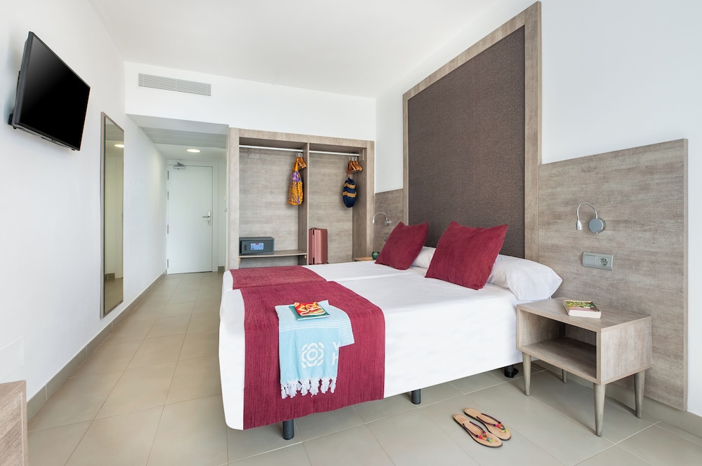 Superior Twin Room, Sea View - Photo 2