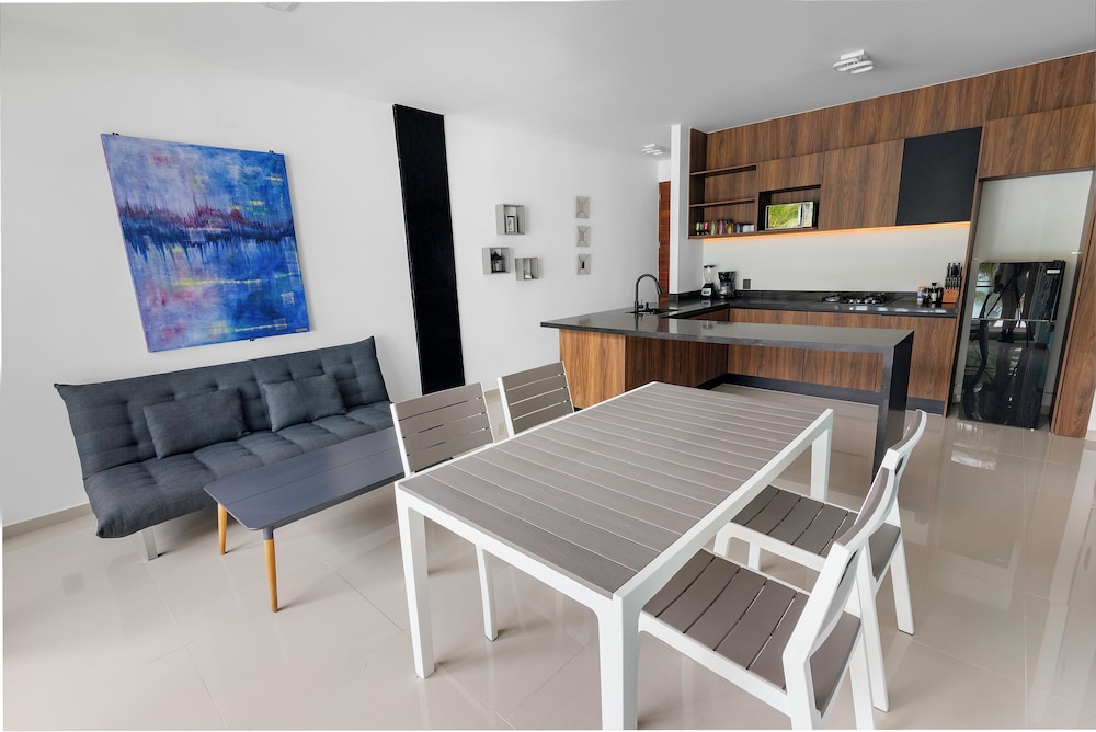 Luxury Apartment, 1 Bedroom, Sea View - Photo 3