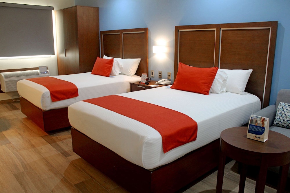 Suite, 1 King Bed, Non Smoking (Upgrade)