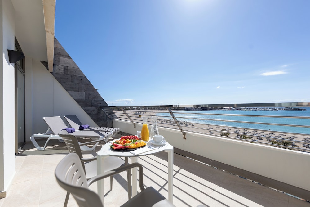 Junior Suite, Balcony (Vista Mar Premium - 2 Adults 1 Child) thumbnail 5