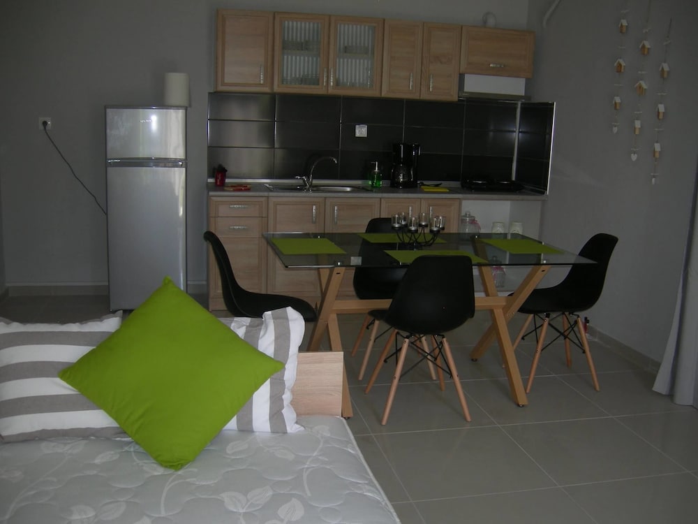 House, 1 Bedroom, Garden Area (Green)