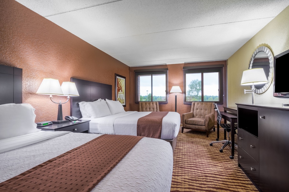 Standard Room, 2 Queen Beds, Refrigerator - Photo 2