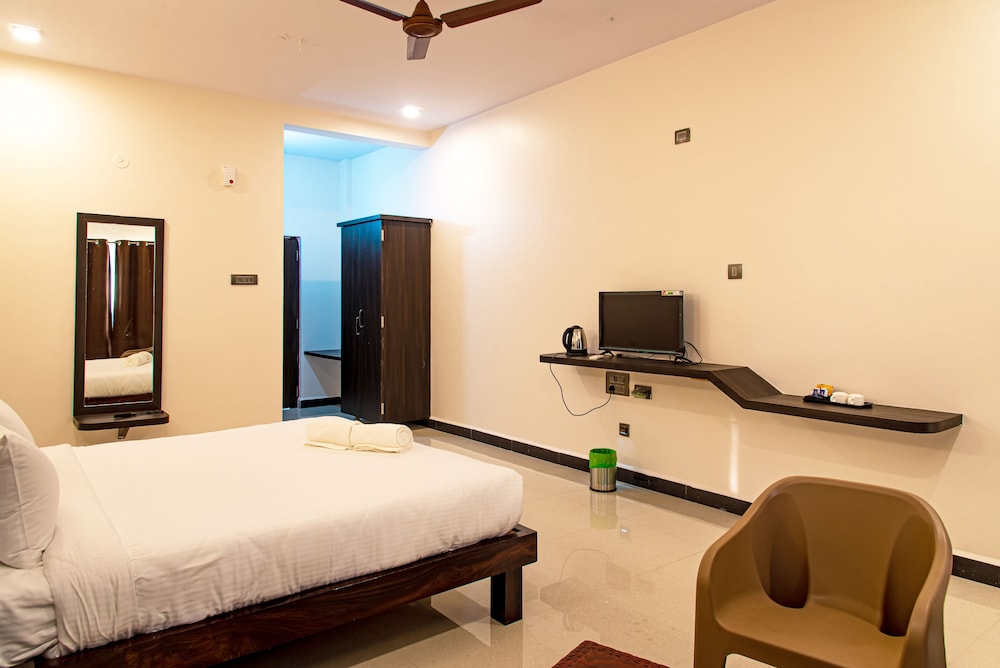 Deluxe Room - Photo 11