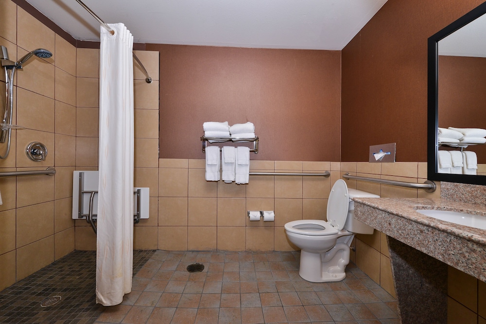 Suite, 2 Queen Beds, Non Smoking (Accessible) - Photo 1
