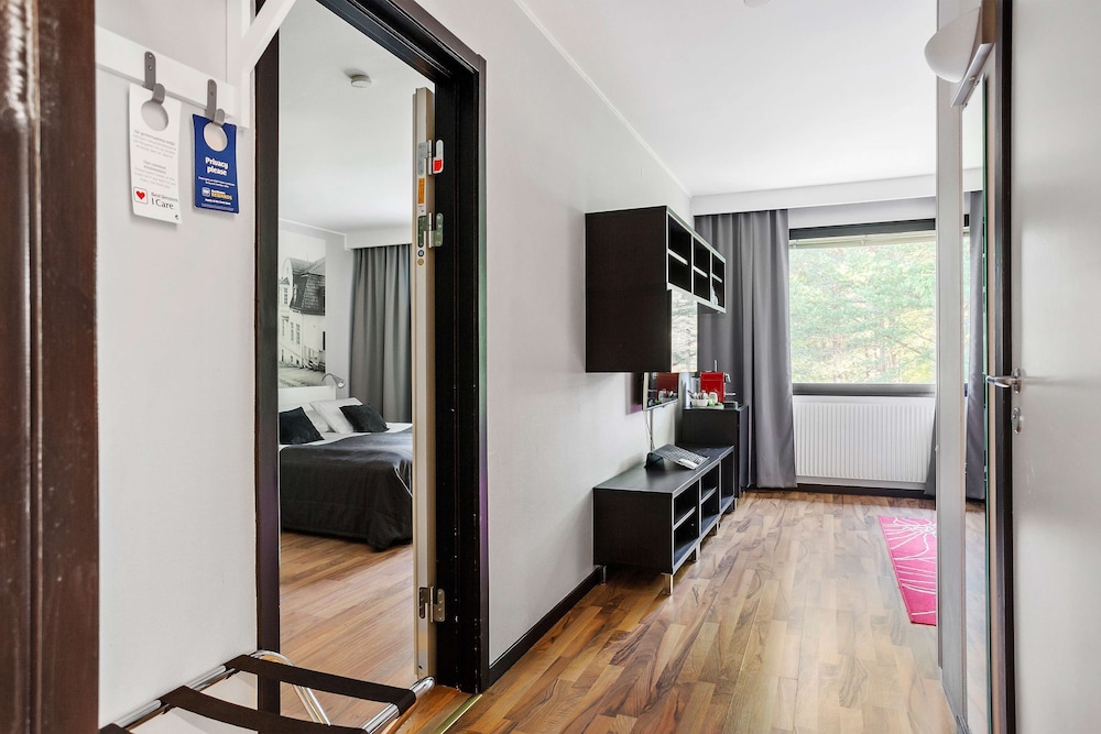 Suite, 1 King Bed, Non Smoking (with Sofabed) - Photo 4