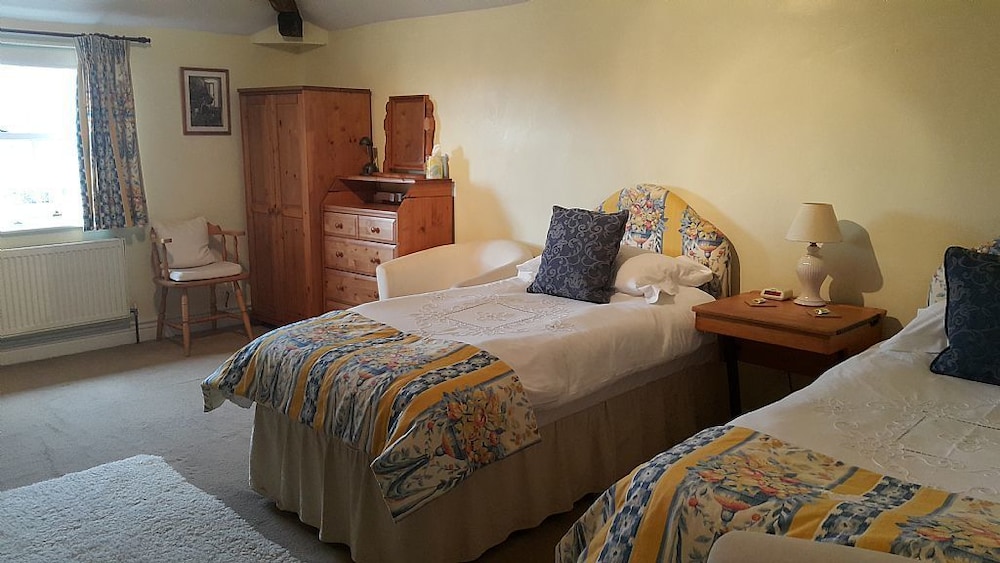 Twin Room, Ensuite (Whitchurch) photo 2