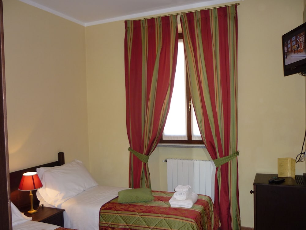 Classic Double or Twin Room photo 2