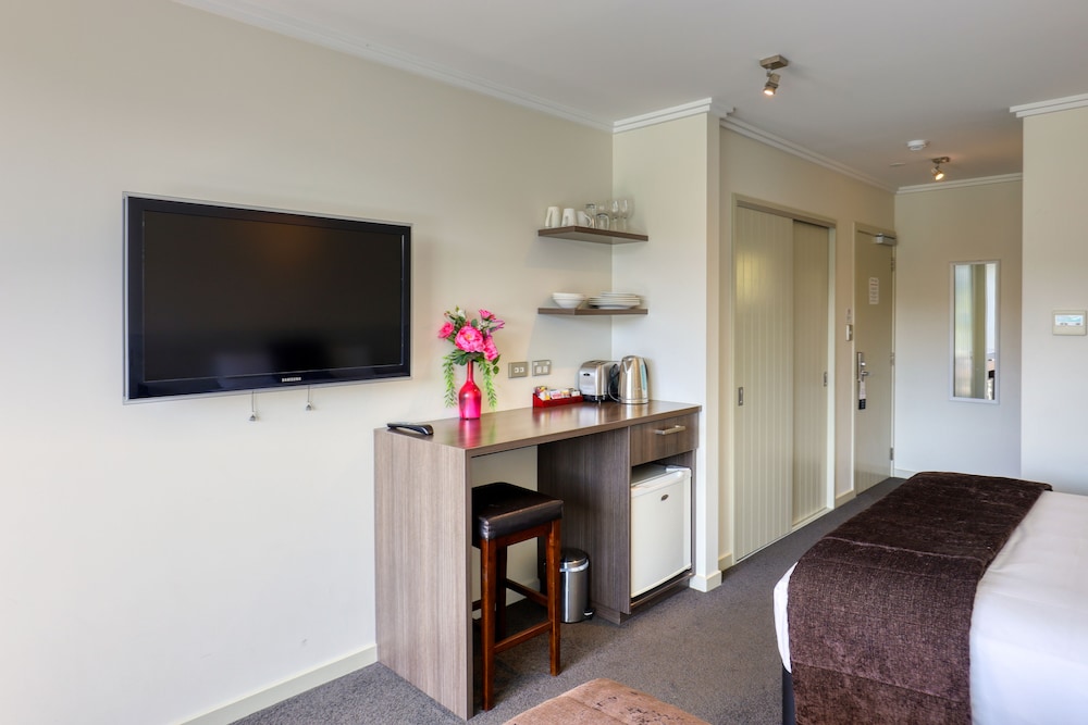 Standard Triple Room, 1x Queen Bed, 2x Single Beds, Marina View photo 2