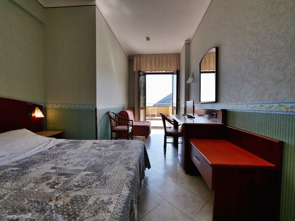 Standard Triple Room photo 2