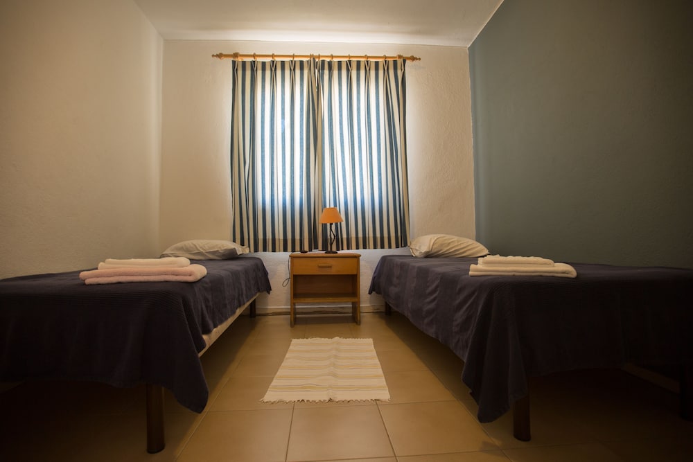 Twin Room, 2 Twin Beds, Shared Bathroom photo 1