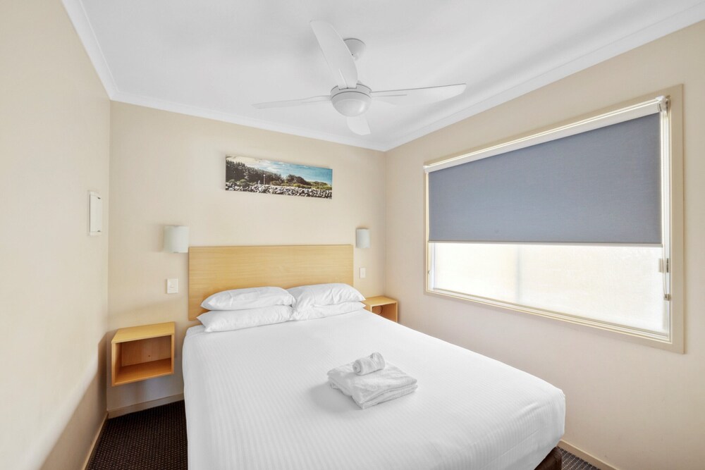 Superior Villa - Sleeps 4 - Dog Friendly photo 1