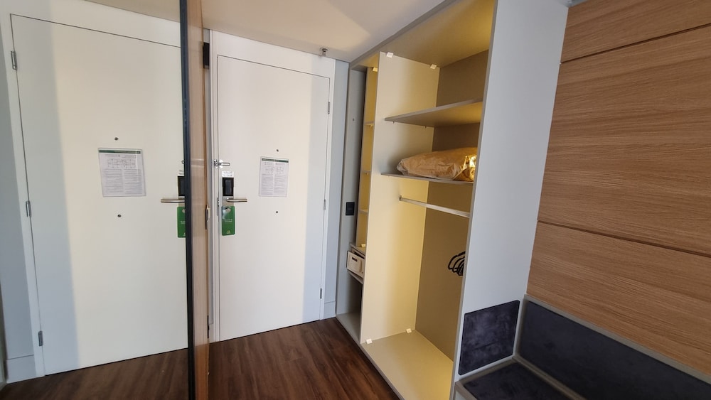 Deluxe Double Room, 1 Queen Bed, Accessible - Photo 2