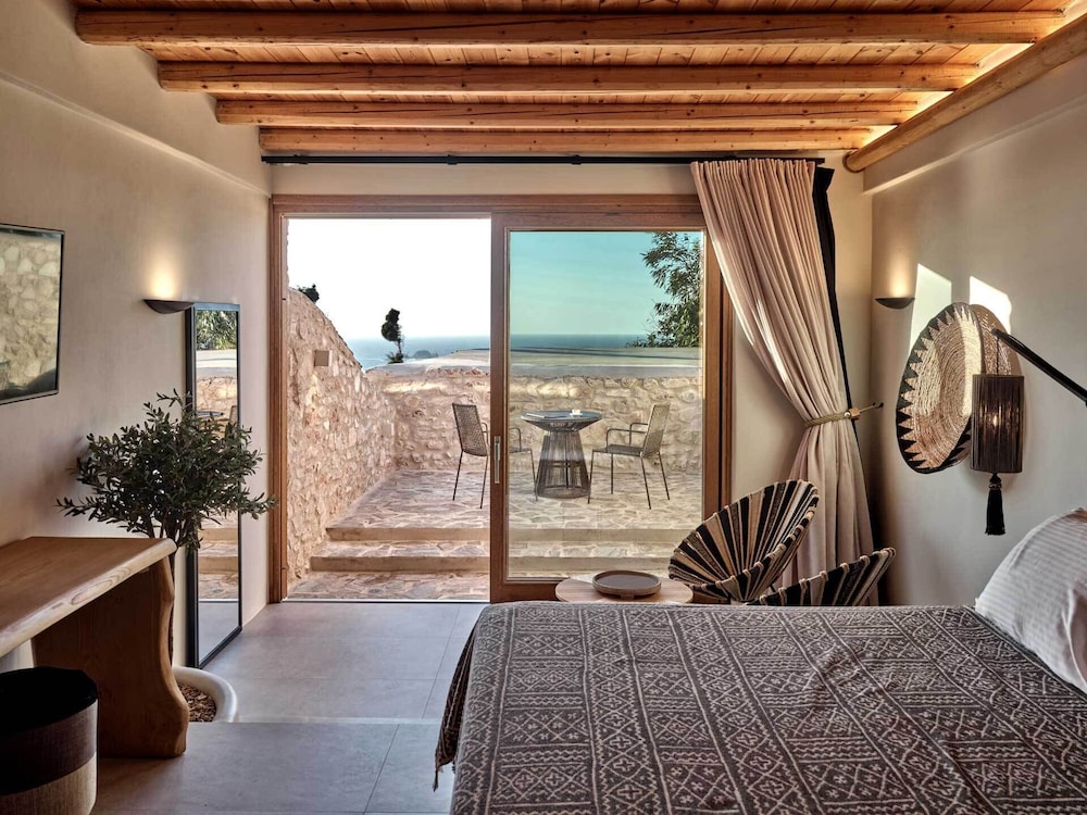 Suite, Sea View (Cave) photo 3