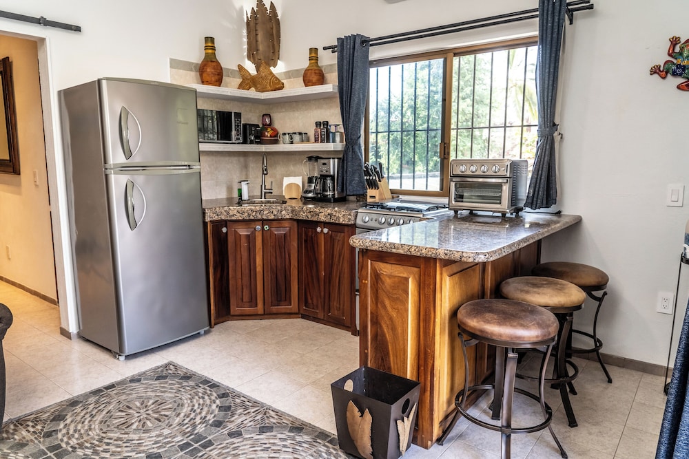 Exclusive Condo, 1 Bedroom, Patio, City View photo 3