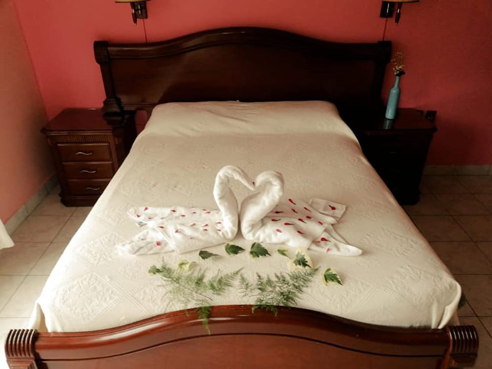 Deluxe Double Or Twin Room, 1 Queen Bed, Courtyard View photo 2