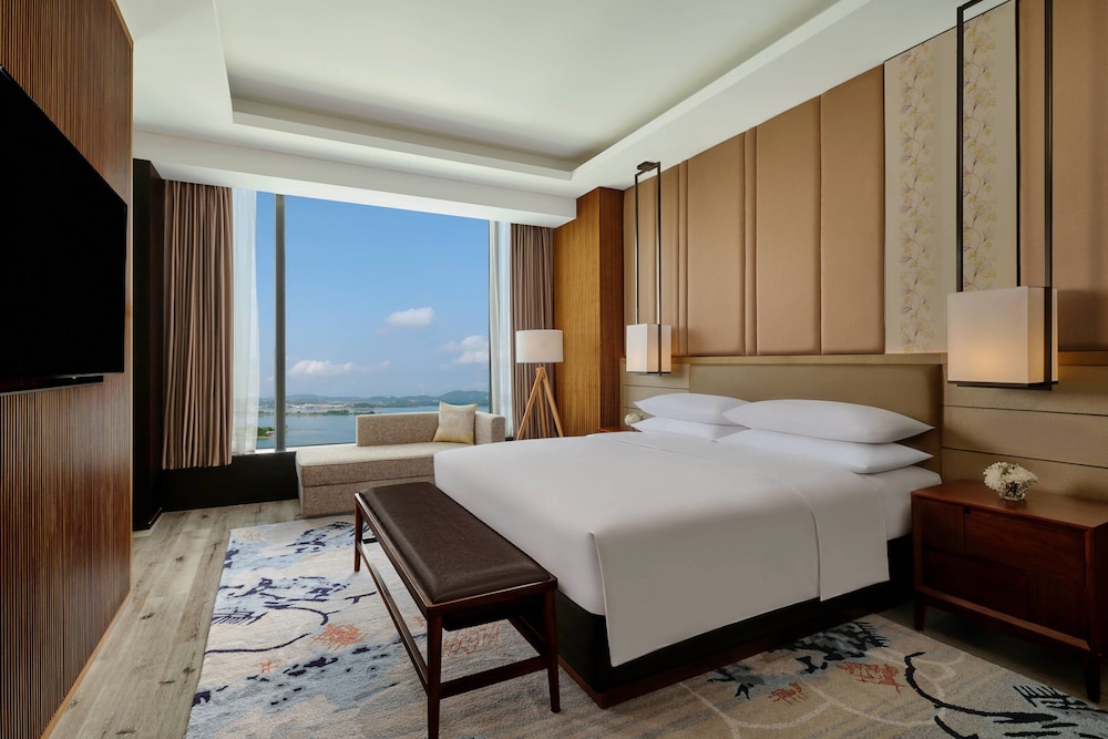 Executive Suite, 1 Bedroom - Photo 6