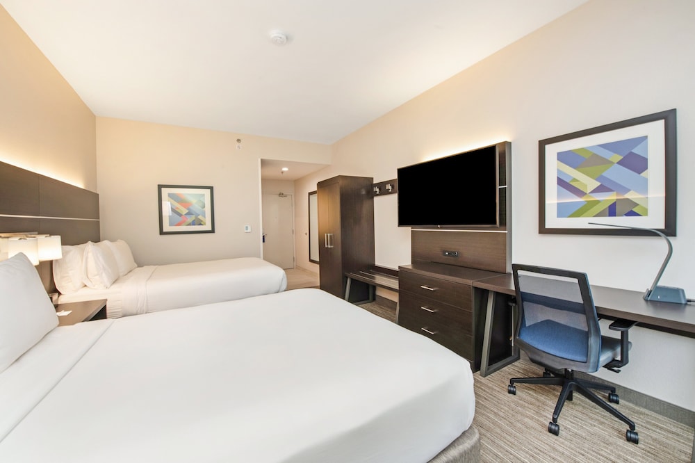 Standard Room, 2 Queen Beds, Roll-in Shower (Communications Accessible) photo 1