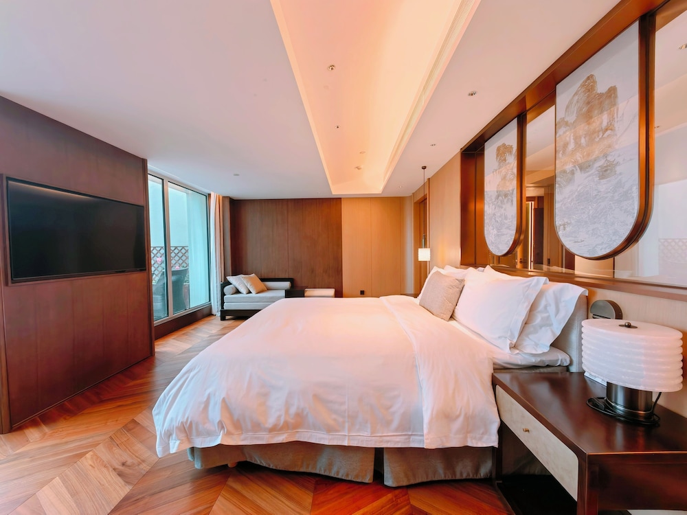 Deluxe Landscape Terrace King Bed Room
